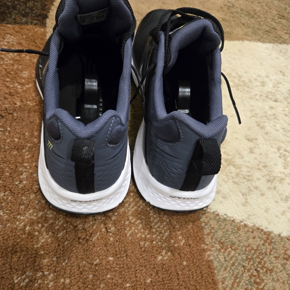 New Balance Men's Black Running Shoes - Picture 5 of 12